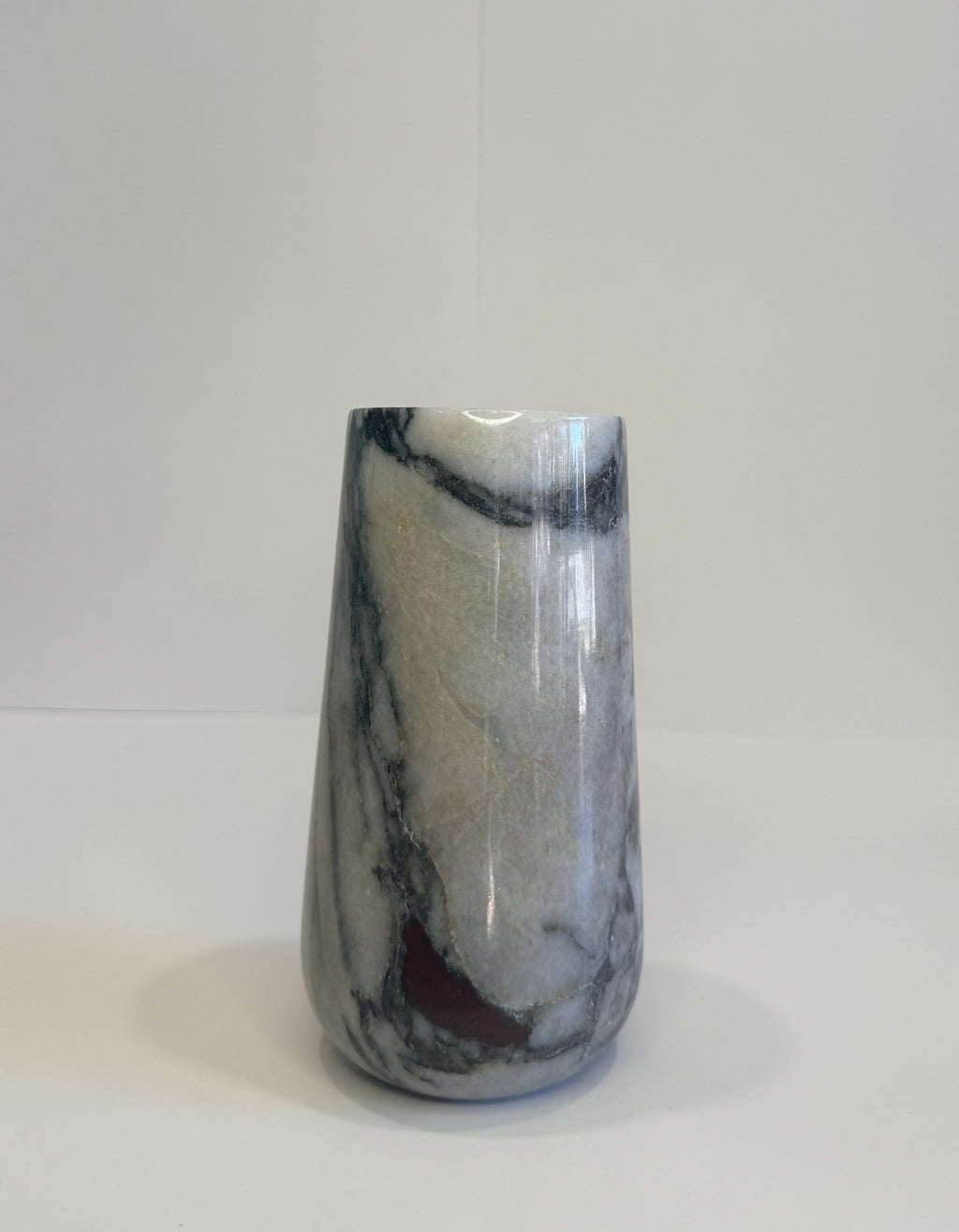 Viola Rounded Vase — detail view 1
