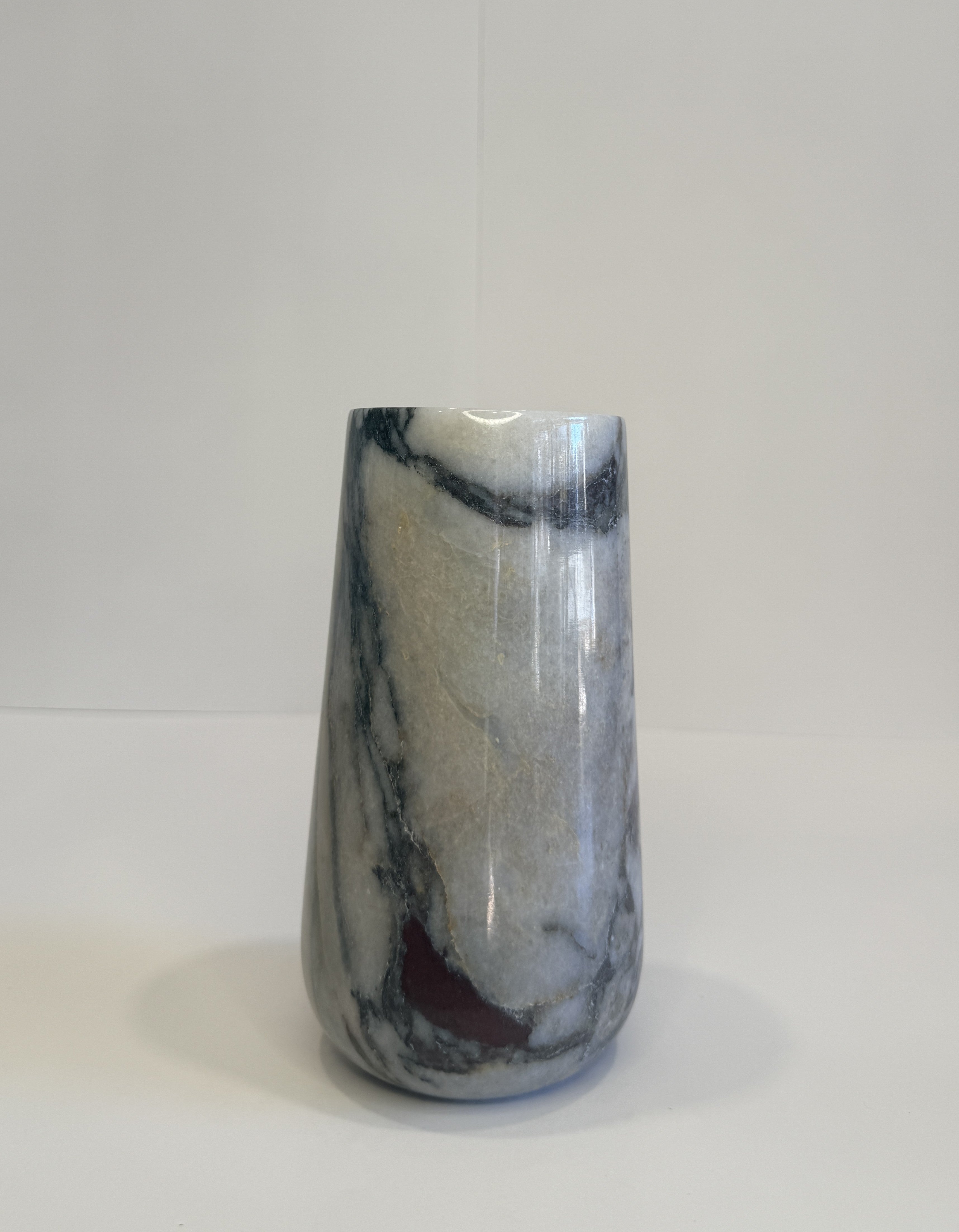 Viola Rounded Vase — detail view 1