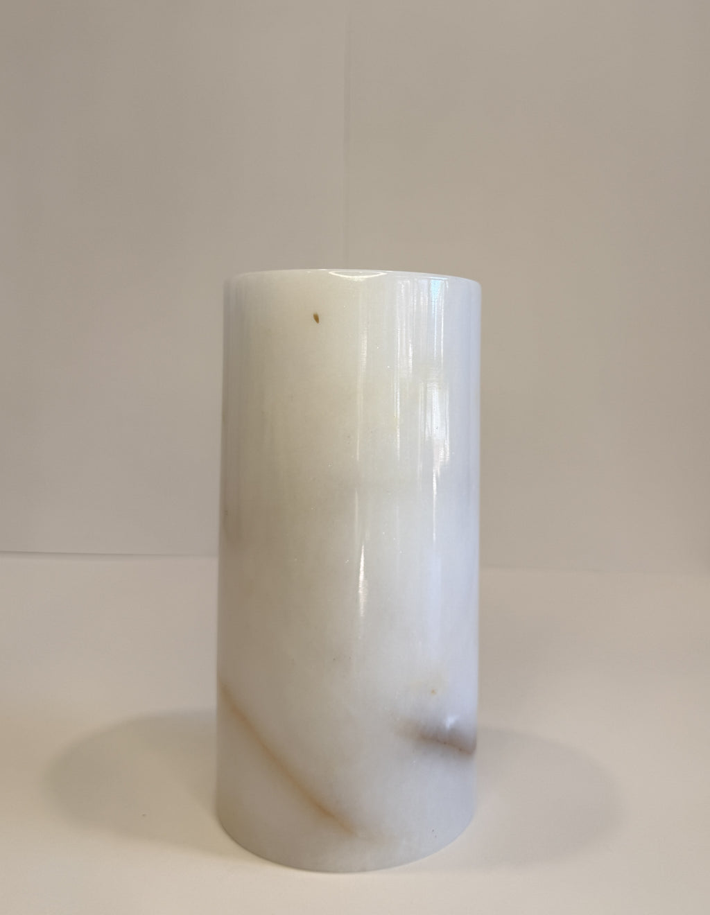 White Marble Flower Vase — detail view 12