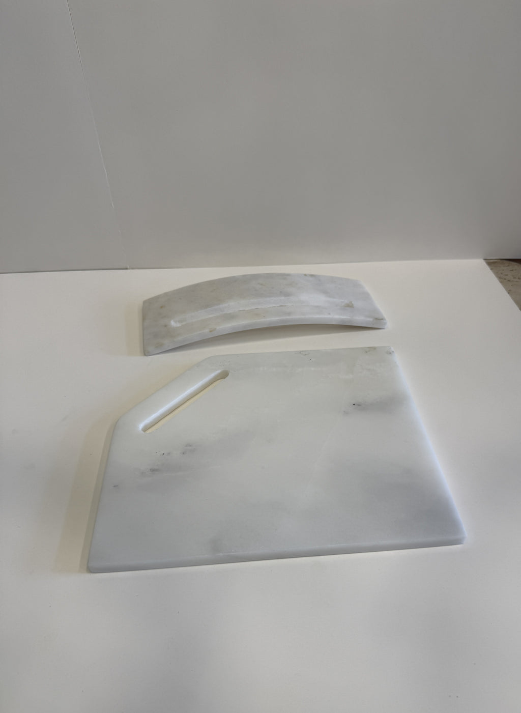 White Marble Round Serving Board — detail view 3