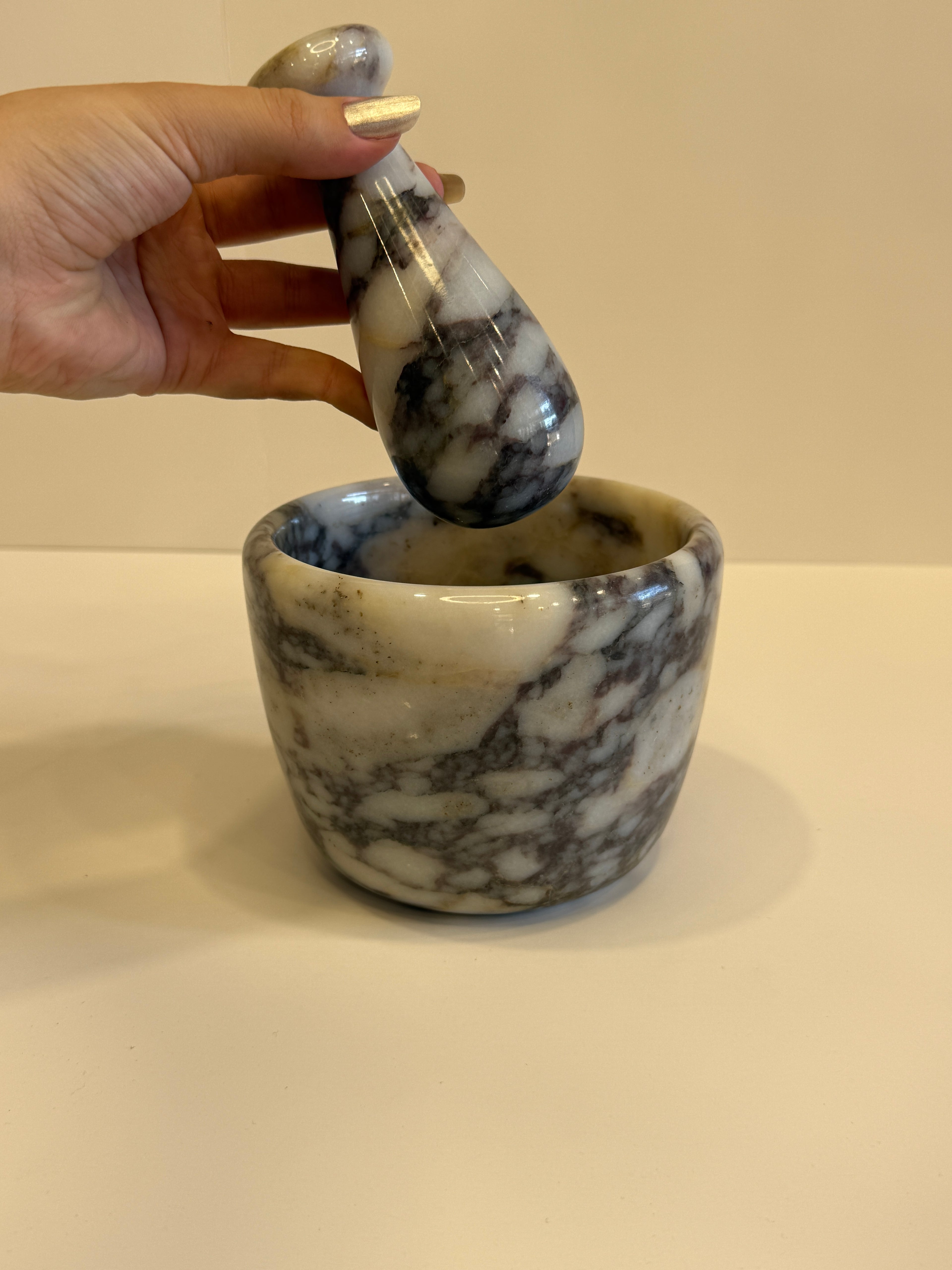 Handmade Marble Solid Mortar and Pestle — detail view 2