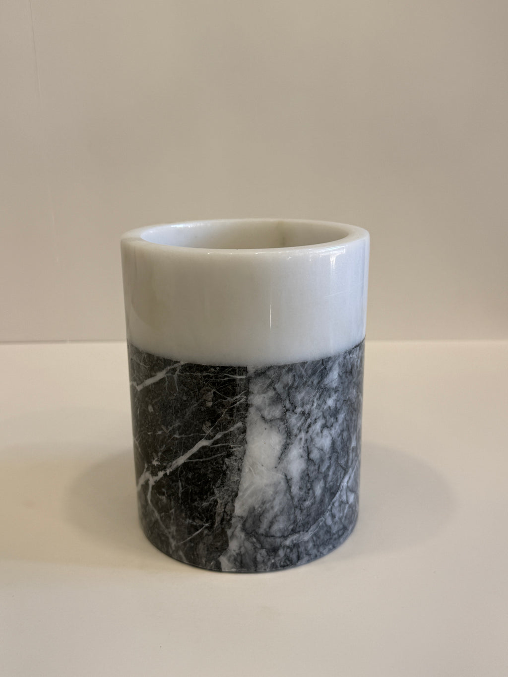 White & Grey Marble Modern Planter — detail view 1
