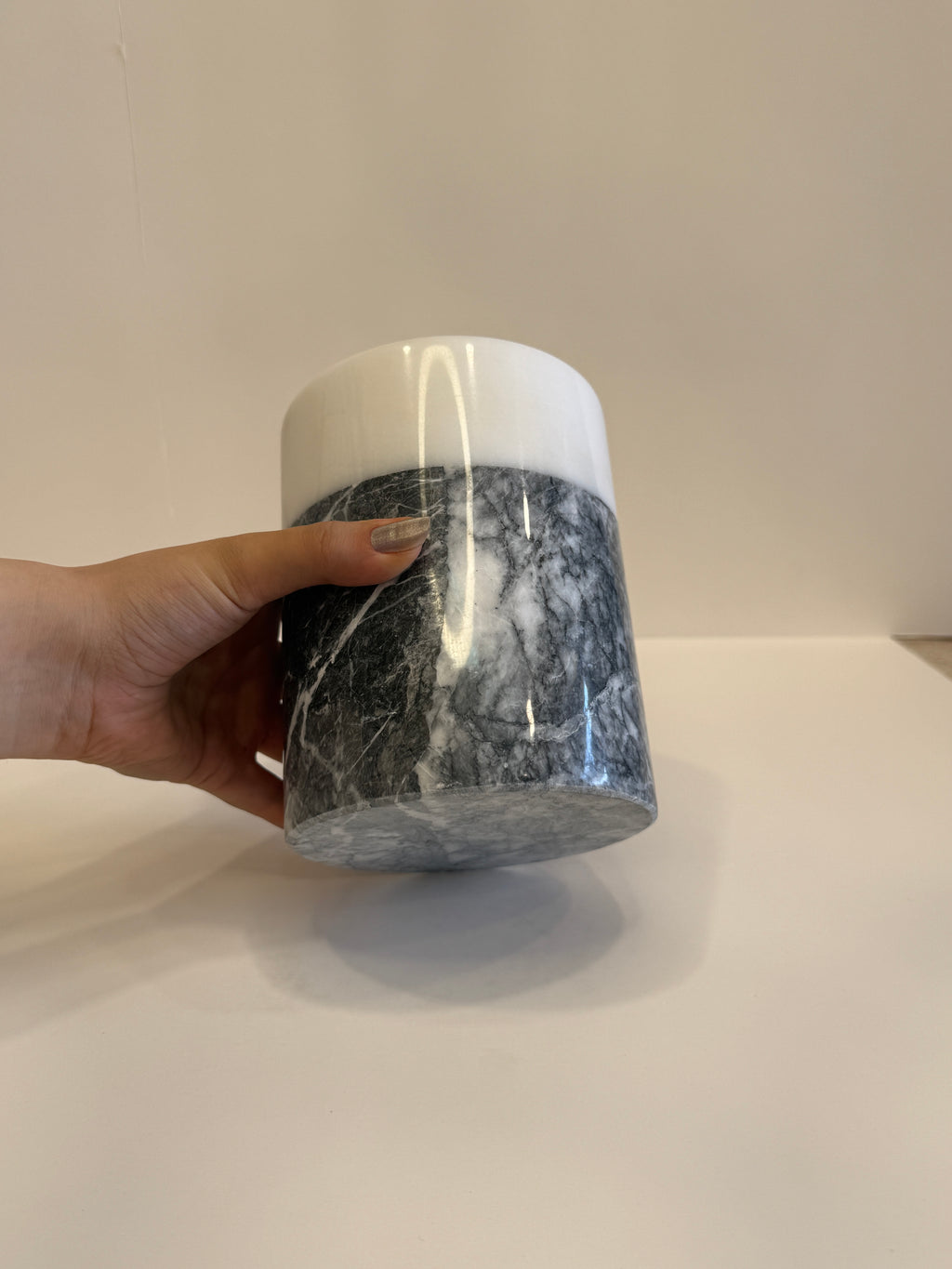 White & Grey Marble Modern Planter — detail view 4