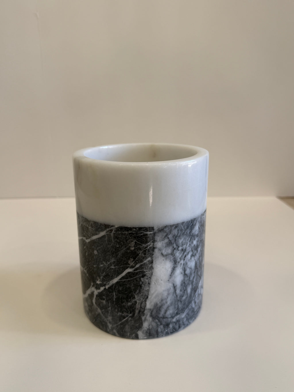 White & Grey Marble Modern Planter — detail view 5